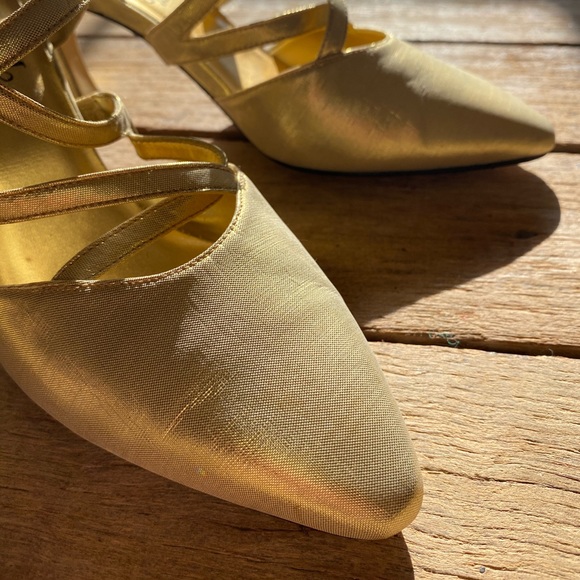 Vintage | Women's Gold Heels Size 7.5 - Picture 5 of 5